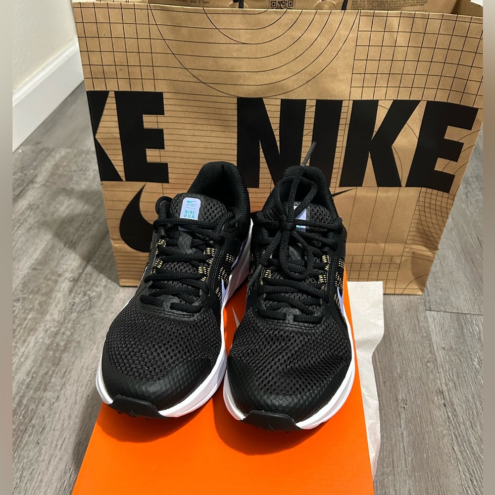 Women's Size 7.5 Nike Run Swift 2 Black/Light Thistle-Lapis CU3528-002